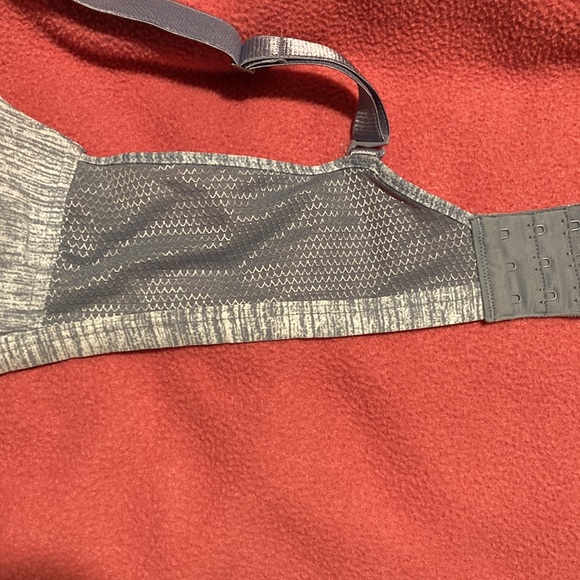 Hanes bra - Picture 2 of 3